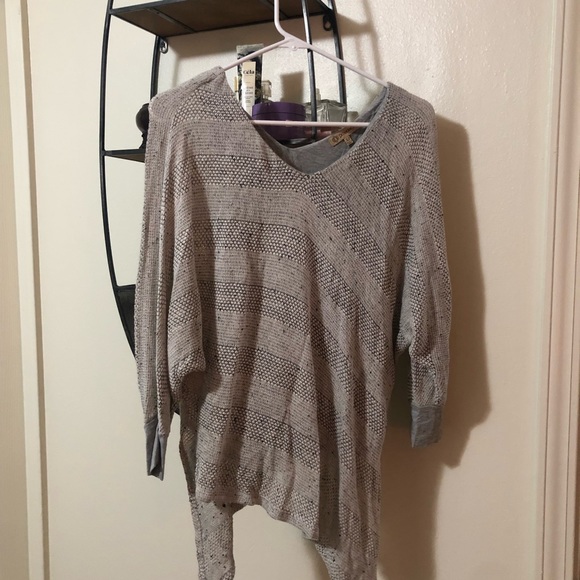 Selling a high-low light sweater. - Picture 2 of 2
